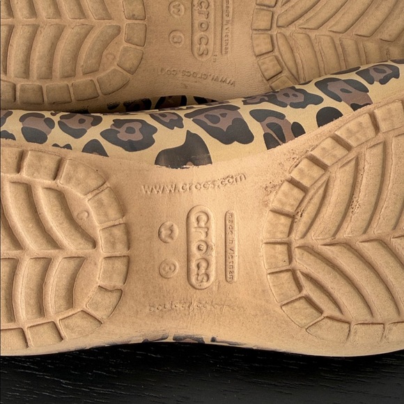 Crocs Kadee Leopard Print Waterproof Flats‎ Size 8W - Picture 9 of 9